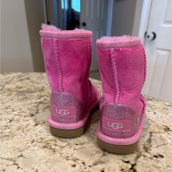 Toddler Ugg boots. Great condition. Only worn a few times - Picture 4 of 4